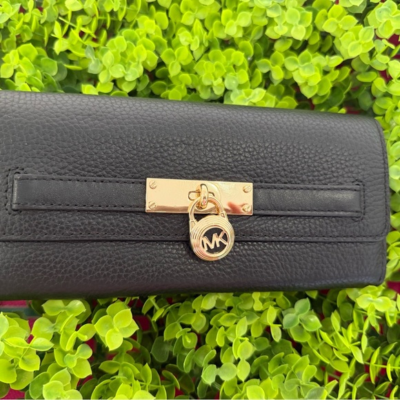 Michael Kors Black Wallet with Gold Accent - Picture 1 of 2
